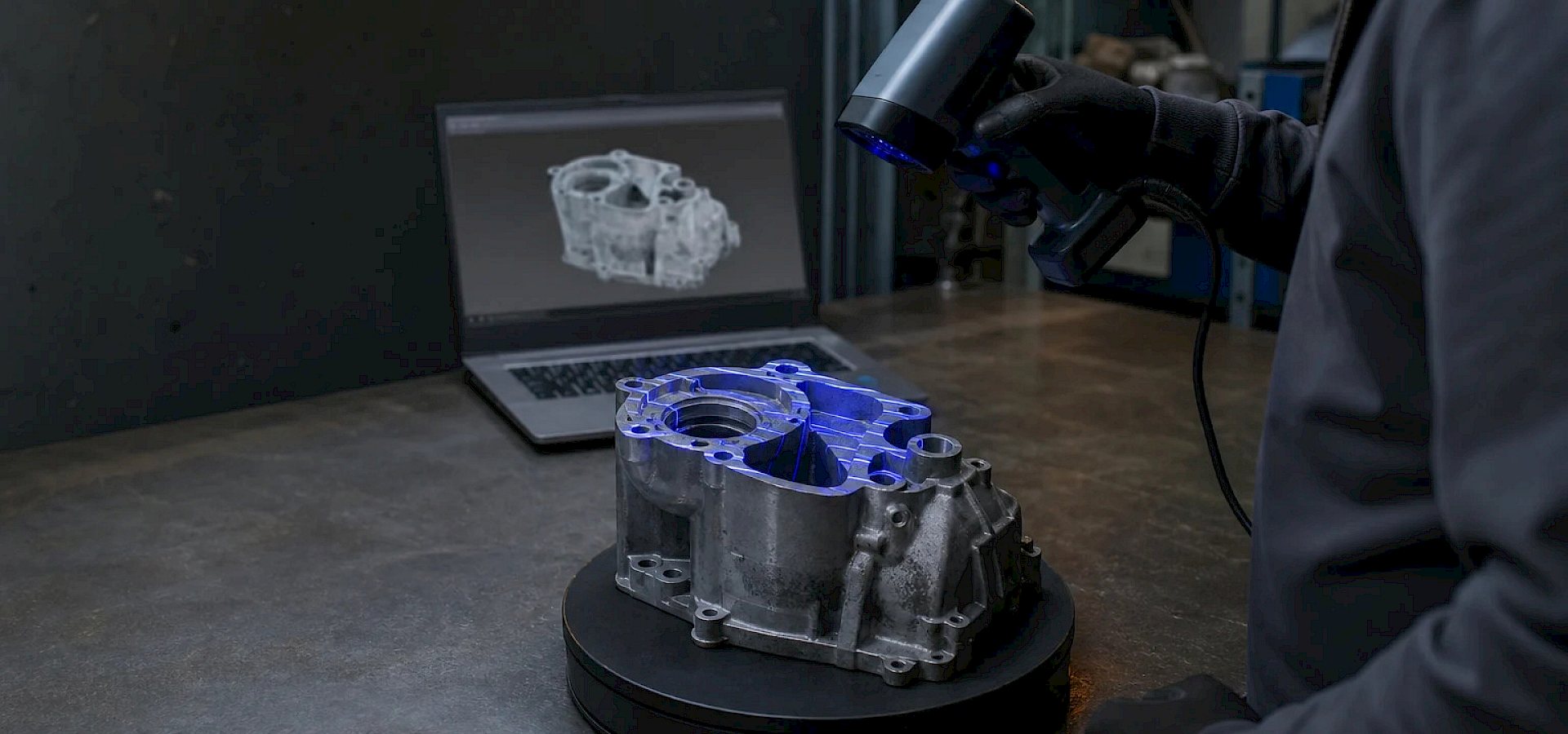 3D skeniranje kovinskega strojnega dela v delavnici